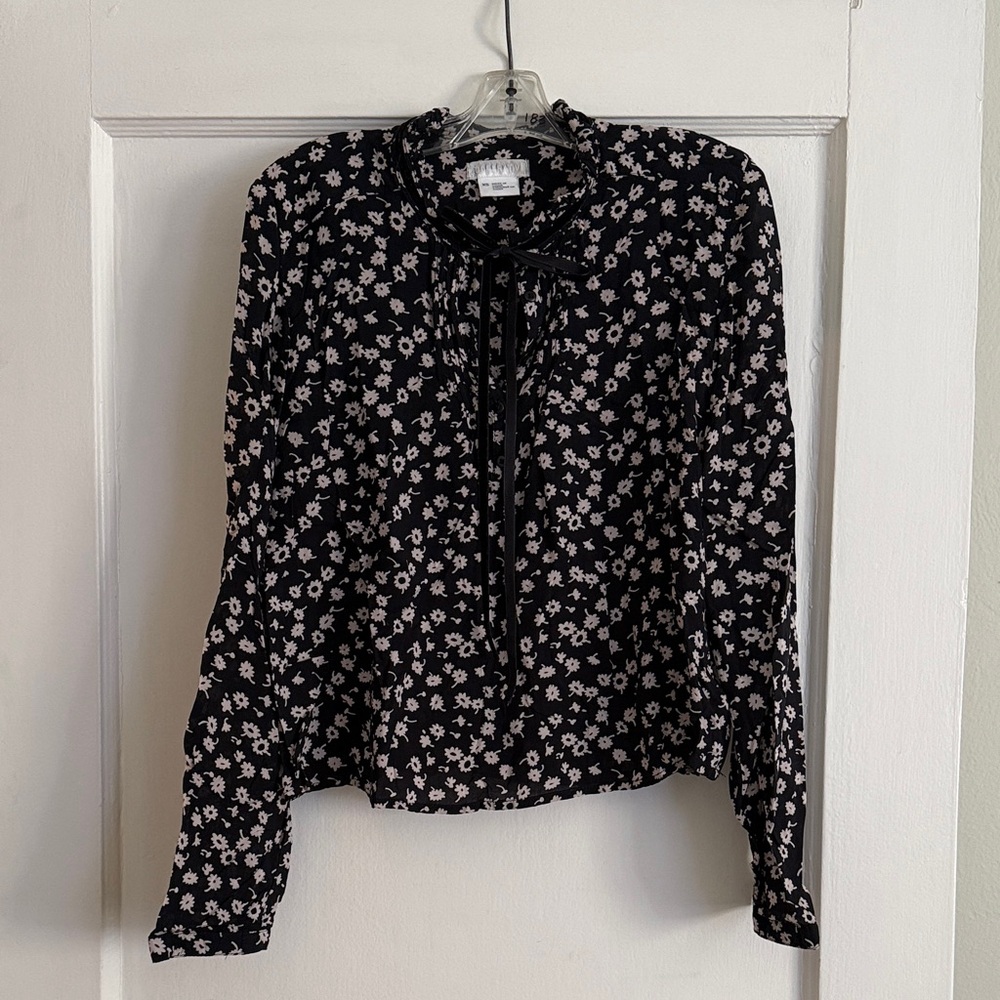 Floral top with Velvet neck tie